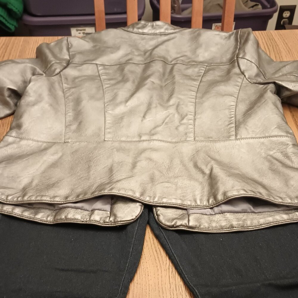 Baccini Size L Pewter Faux Leather Jacket (NWT) - Picture 14 of 15